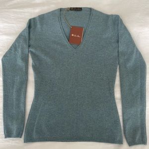 NWT Loro Piana Cashmere Long Sleeve V-neck sweater.  Italian size 40/US 4.
